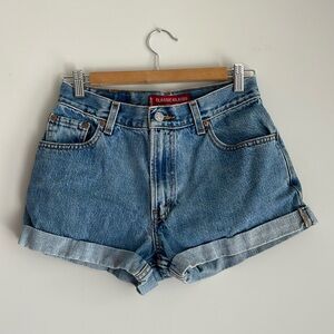 Aritzia Levi’s Cut Off Short 👖 • Size XS • Made from vintage denim